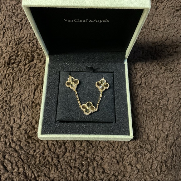 Van Cleef & Arpels Gold Clover Bracelet - Picture 3 of 5